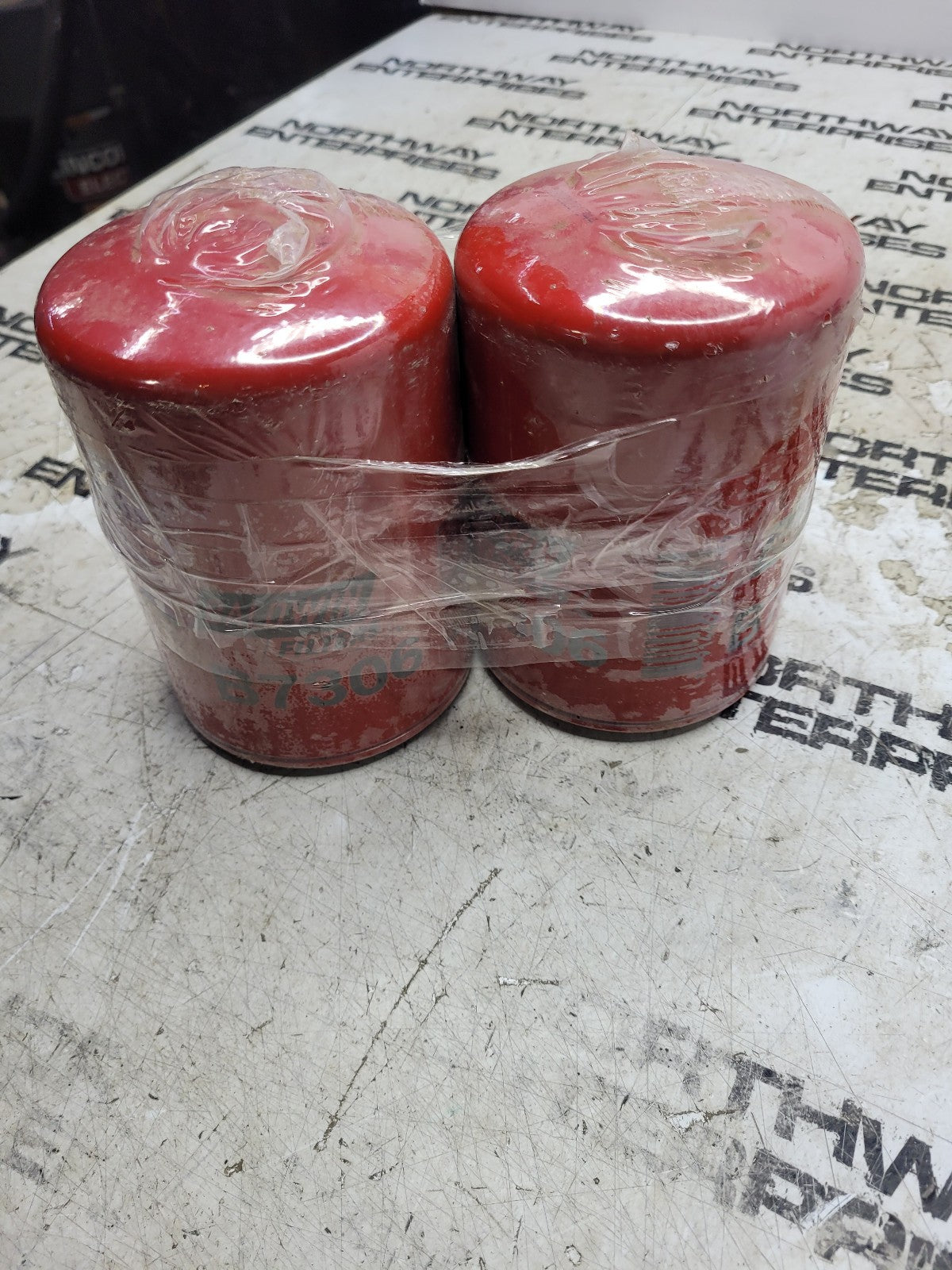 LOT OF 2 FILTERS - B7306 BALDWIN OIL FILTER