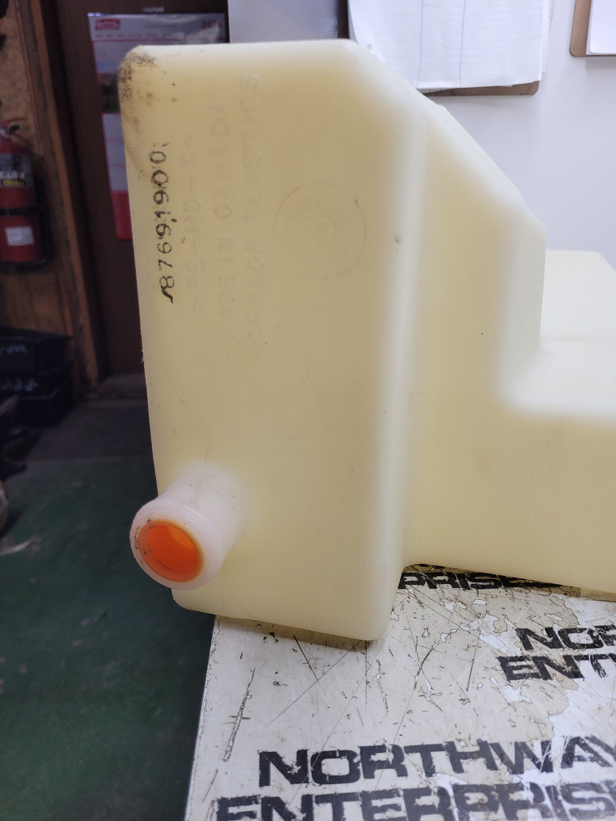 NOS 87691899 Hydraulic Reservoir fits New Holland C185 C190 L180 L185 L190