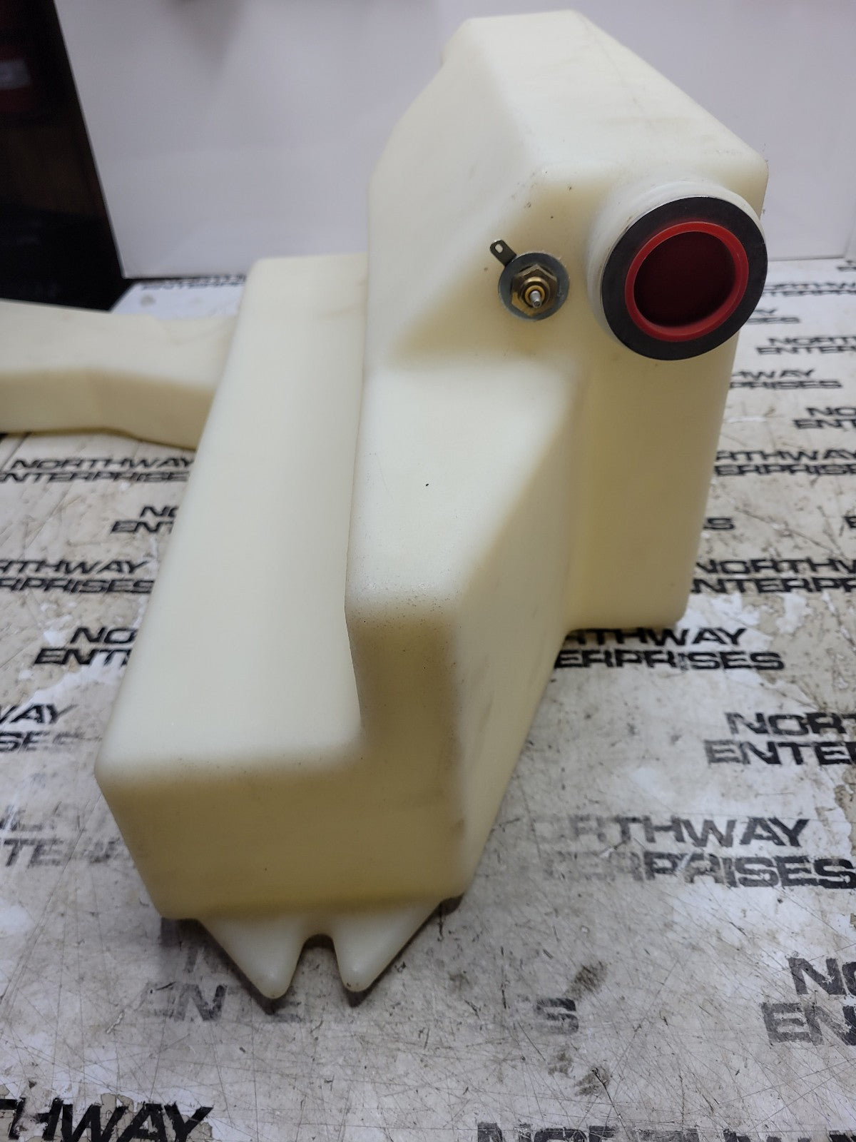 NOS 87691899 Hydraulic Reservoir fits New Holland C185 C190 L180 L185 L190