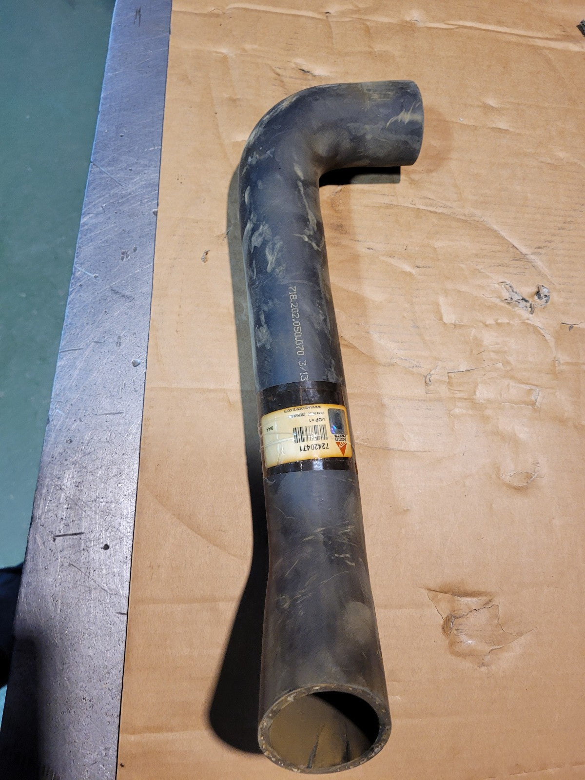 NEW 72420471 AGCO's Massey Ferguson - UPPER Radiator Hose