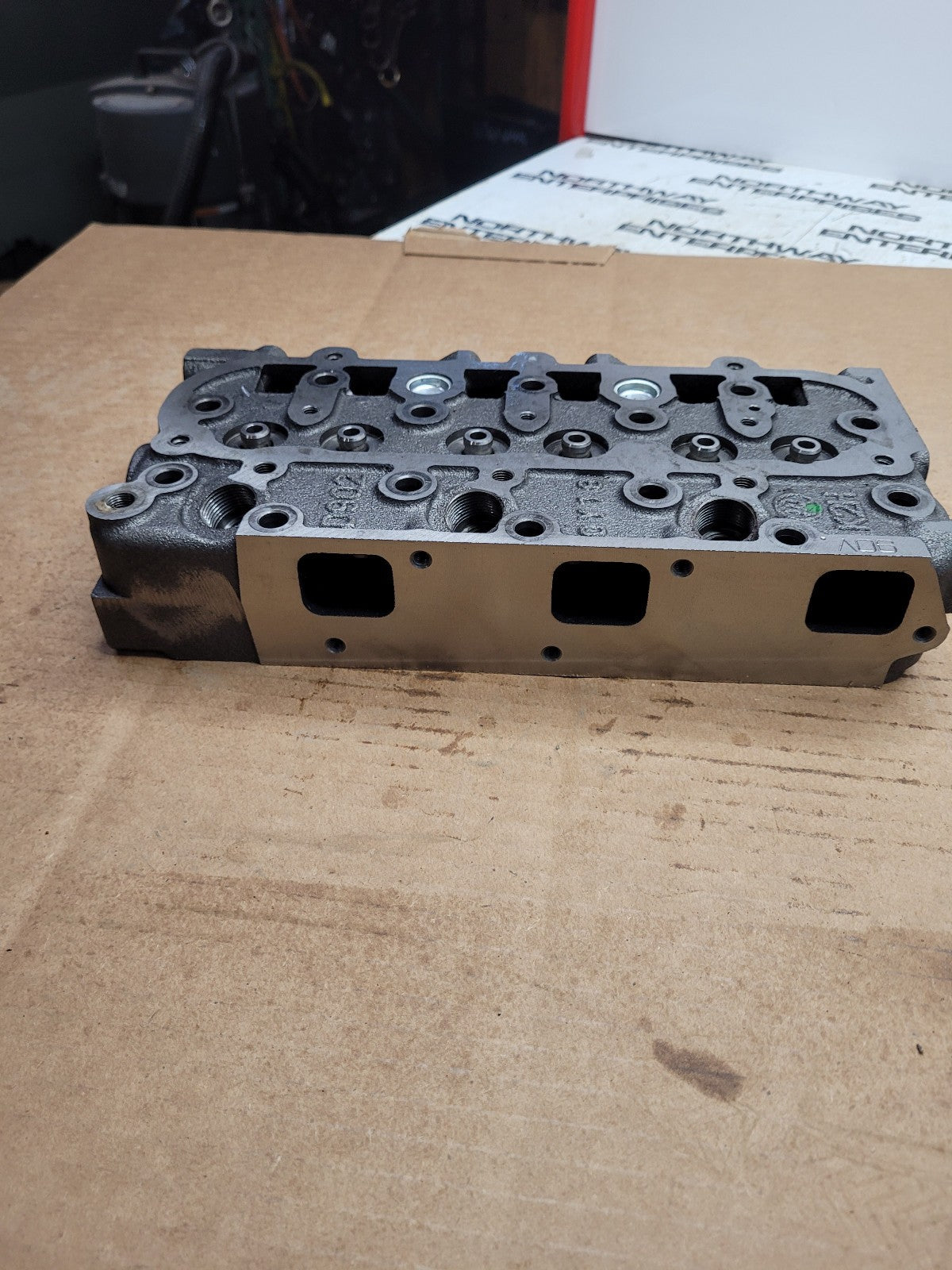 OEM H1G90-03040 Kubota Cylinder Head for D902-E2B Engines