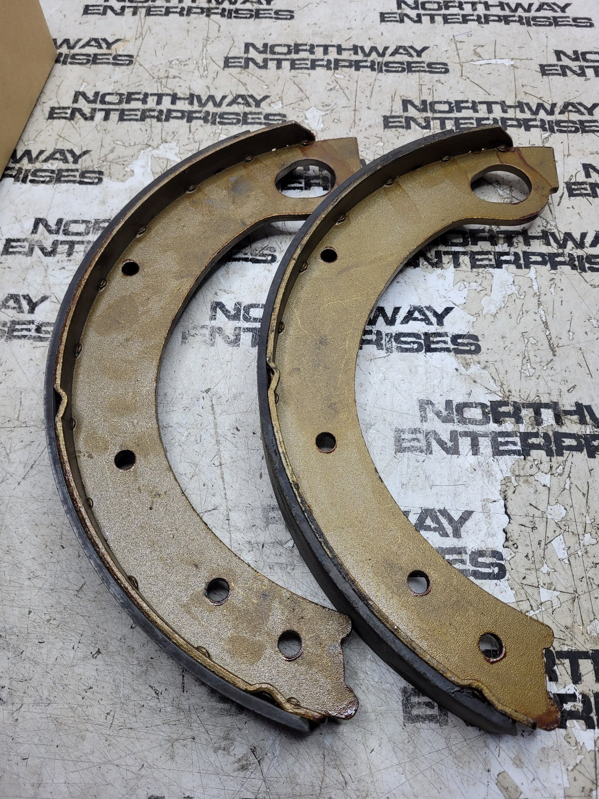 1 BOX OF 2 BRAKE SHOES - S.66862