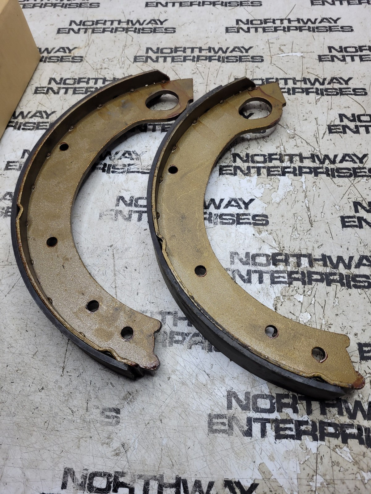 1 BOX OF 2 BRAKE SHOES - S.66862