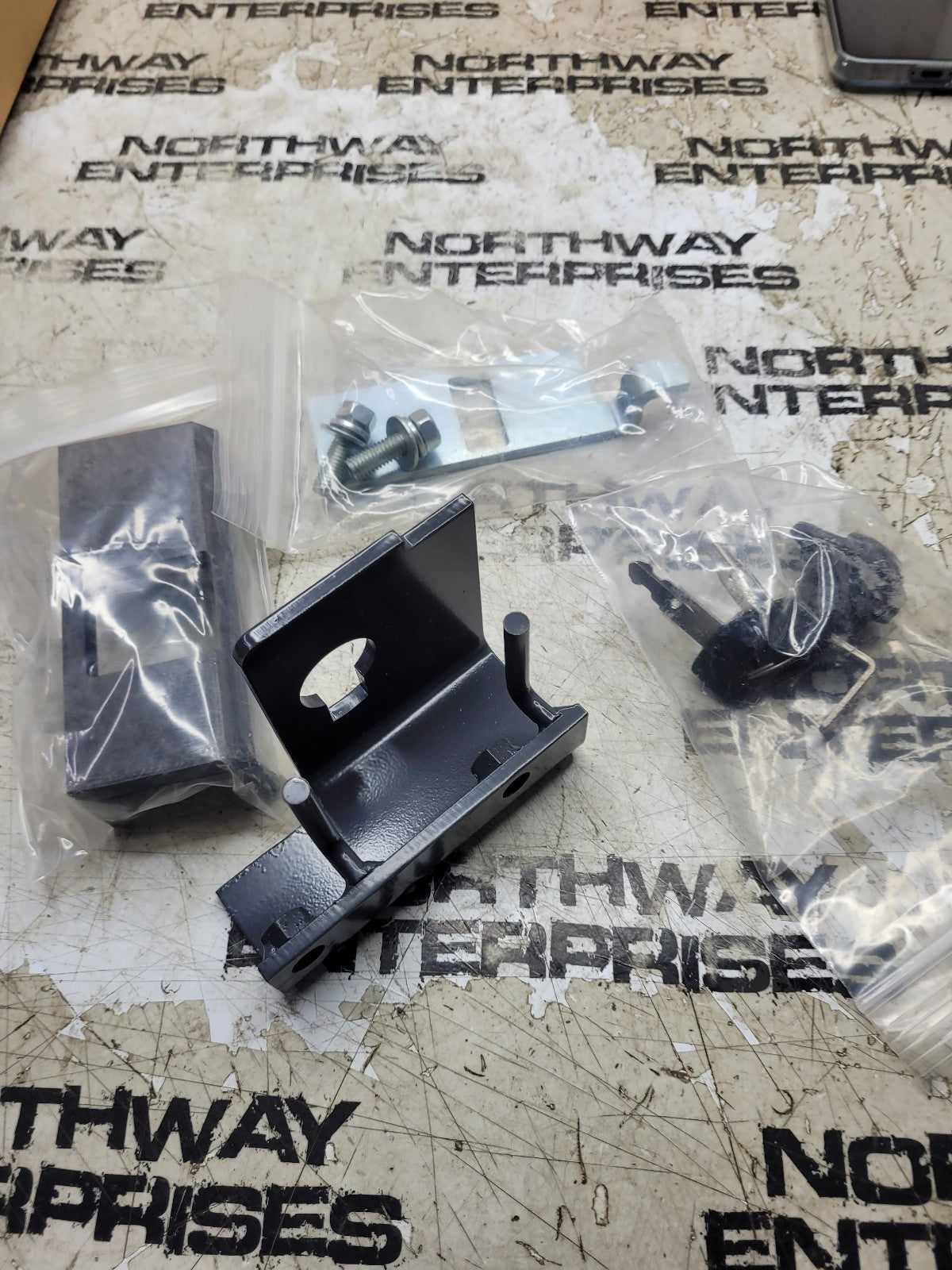 KUBOTA S6966 V131196401 BONNET LOCK KIT FOR SSV65/SSV75 V1311-96401