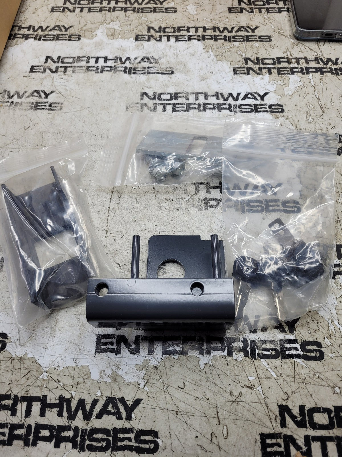 KUBOTA S6966 V131196401 BONNET LOCK KIT FOR SSV65/SSV75 V1311-96401