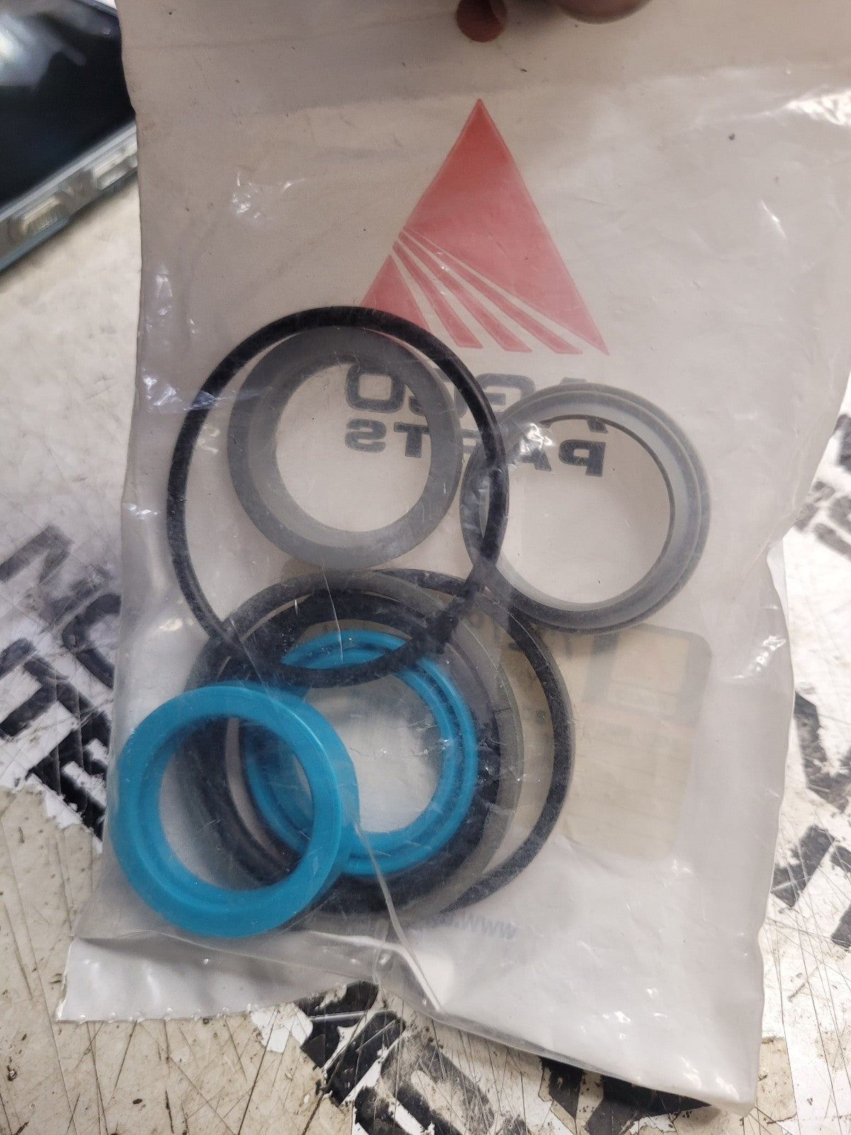 NEW AGCO 72279774 GASKET KIT