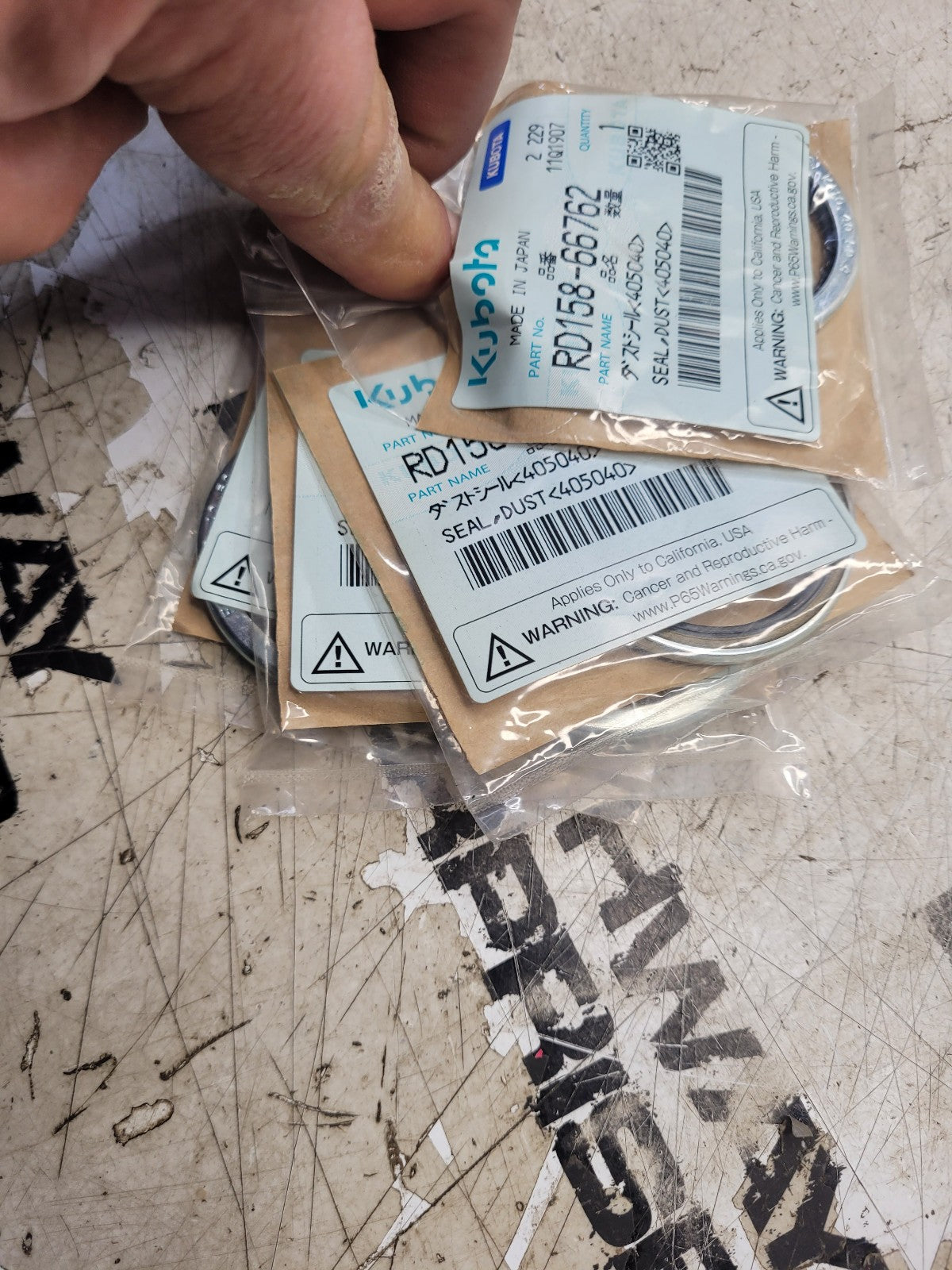 RD158-66762 Genuine Kubota Dust Seal