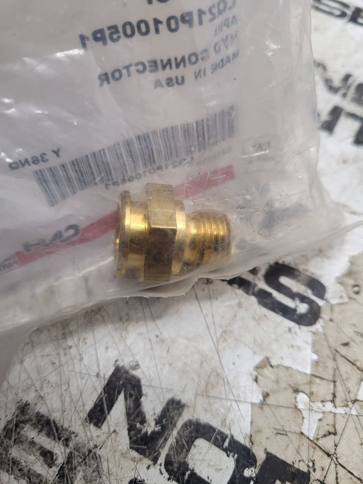 NEW AGCO LQ21P01005P1 CONNECTOR