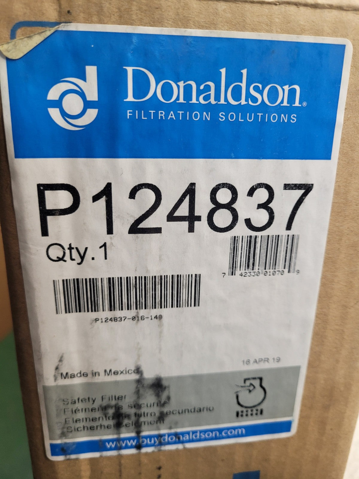 New P124837 DONALDSON AIR FILTER