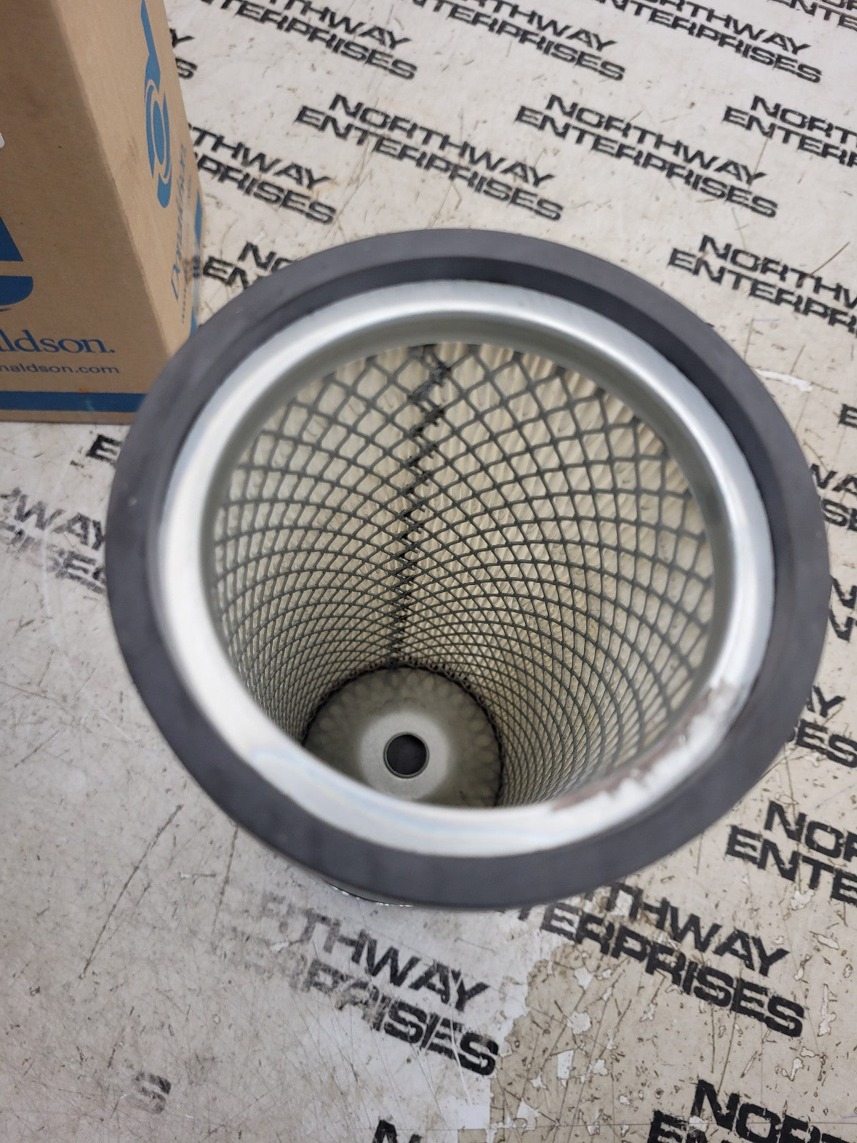 New P124837 DONALDSON AIR FILTER