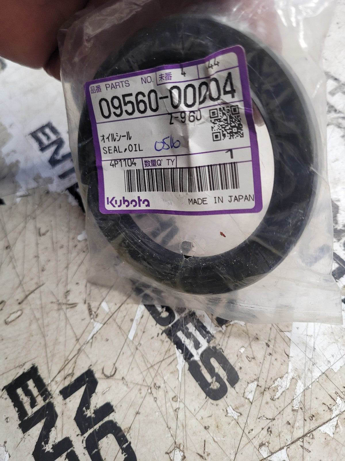 NEW KUBOTA 09560-00004 SEAL 0956000004 OIL SEAL