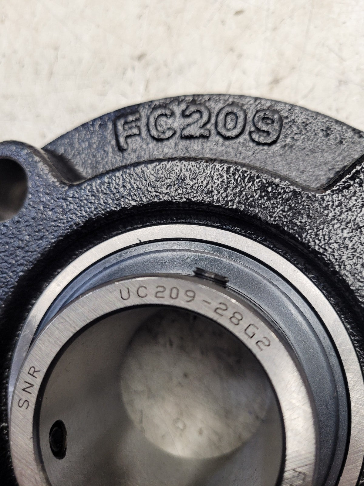 New SNR Bearing UCFC-209-28 RAL 9005 1 3/4" Round Flanged Mounted Bearings
