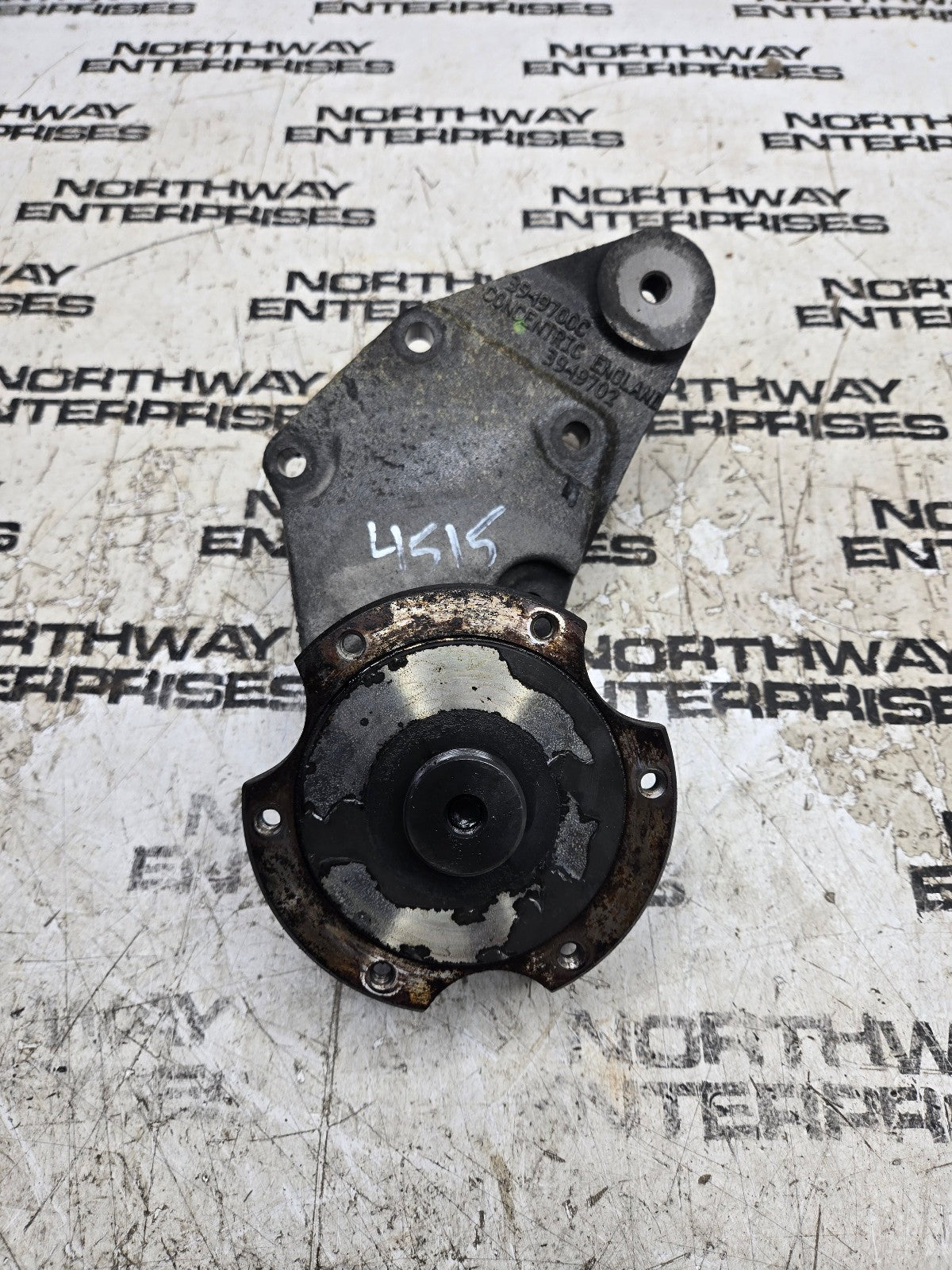 3949702 Cummins 2500 3500 5.9L 6.7 fan hub mout pulley bracket dodge 04-09