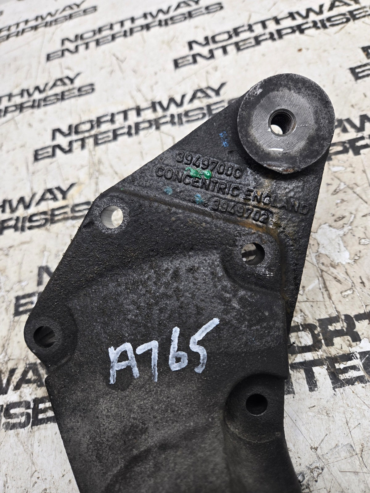 3949702 Cummins 2500 3500 5.9L 6.7 fan hub mount pulley bracket dodge 04-09