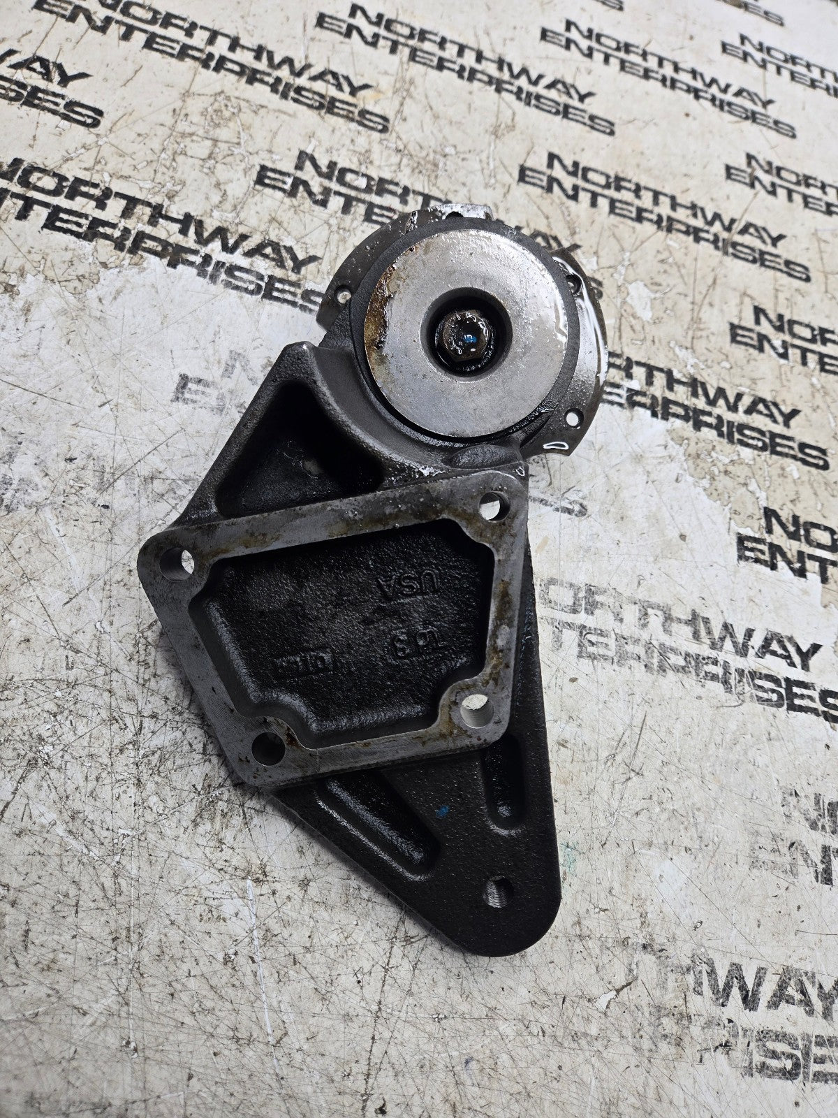 3949700 Cummins 2500 3500 5.9L 6.7 fan hub mout pulley bracket dodge 04-09