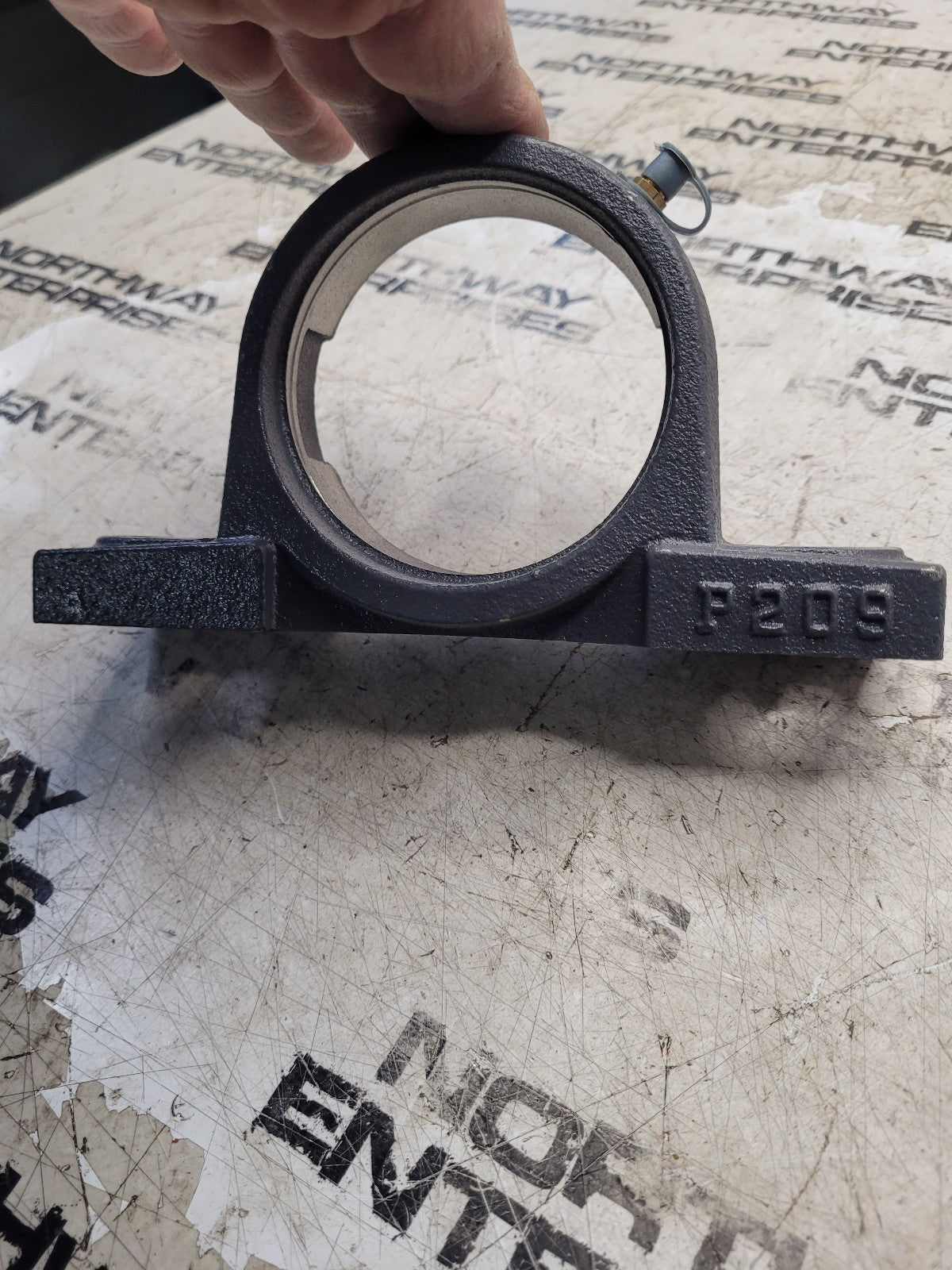 CAST FLANGE HOUSING P209 BE1P209