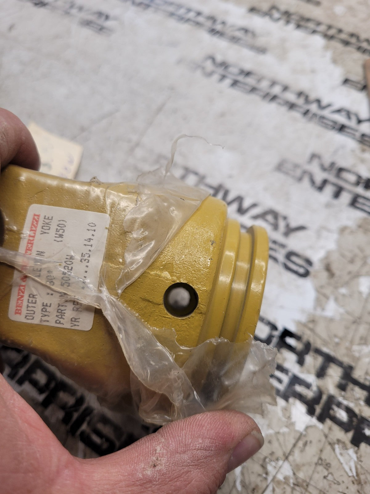 50520W YOKE BENZI 50520W 35.14.10