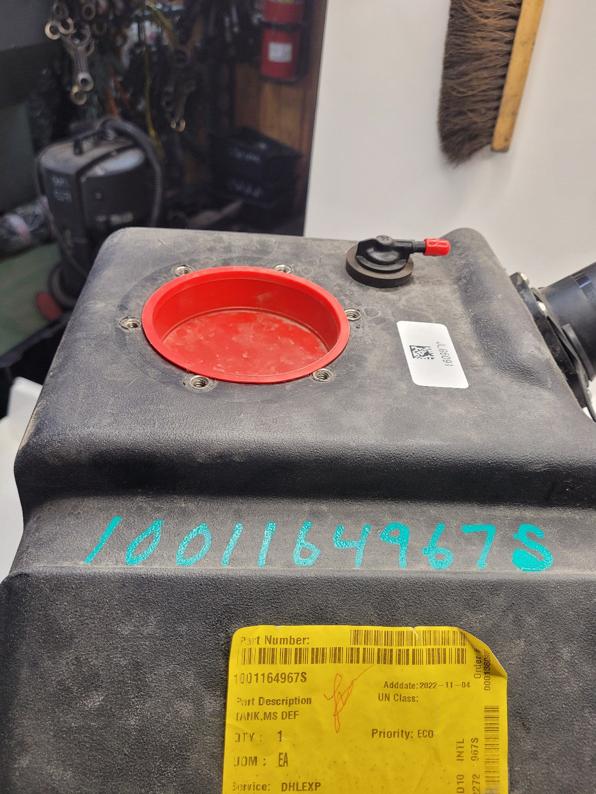 JLG DEF TANK ASSEMBLY 1001164967S