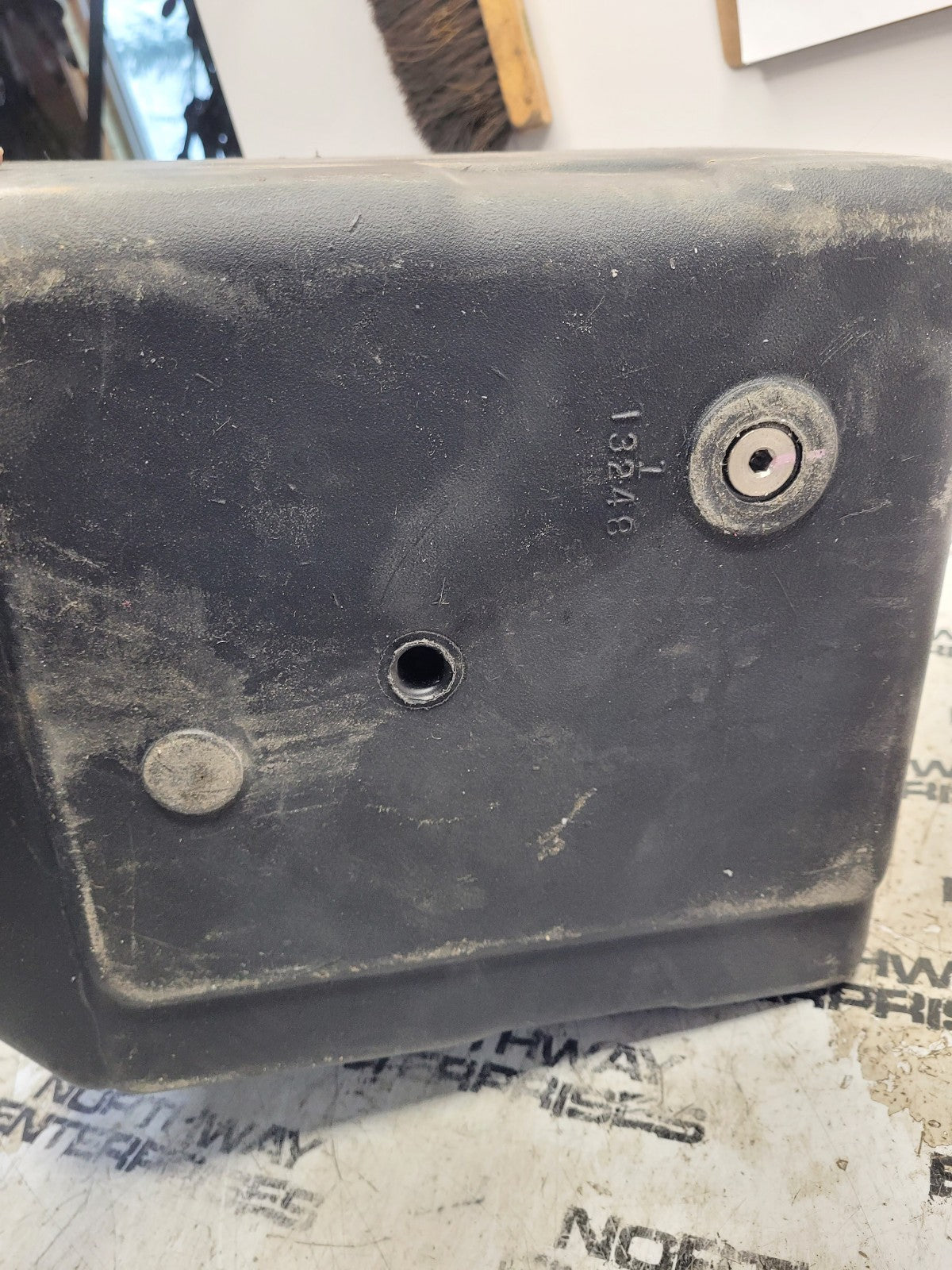 JLG DEF TANK 1001289559S W/ HEADER SENDING UNIT 1001278919S