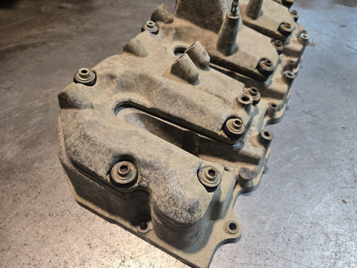 DURAMAX 6.6L DIESEL LLY LBZ LMM VALVE COVER ASSEMBLY 97309628 98063039 05-10