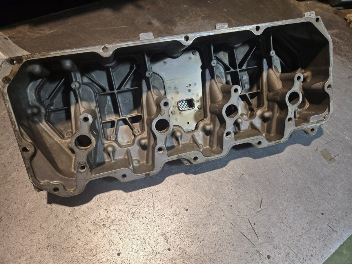 DURAMAX 6.6L DIESEL LLY LBZ LMM VALVE COVER ASSEMBLY 97309628 98063039 05-10