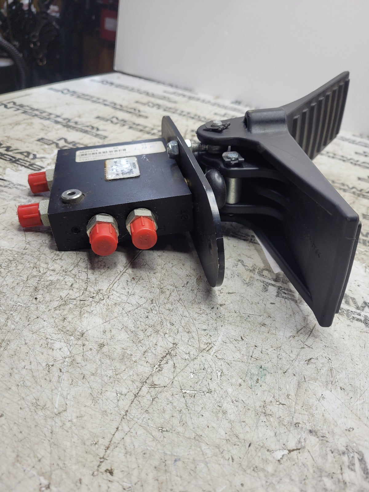 NEW HUSCO 206-1021-1900 A01 B15H189 FOOT PEDAL TELE PILOT 3020225 FTA1346