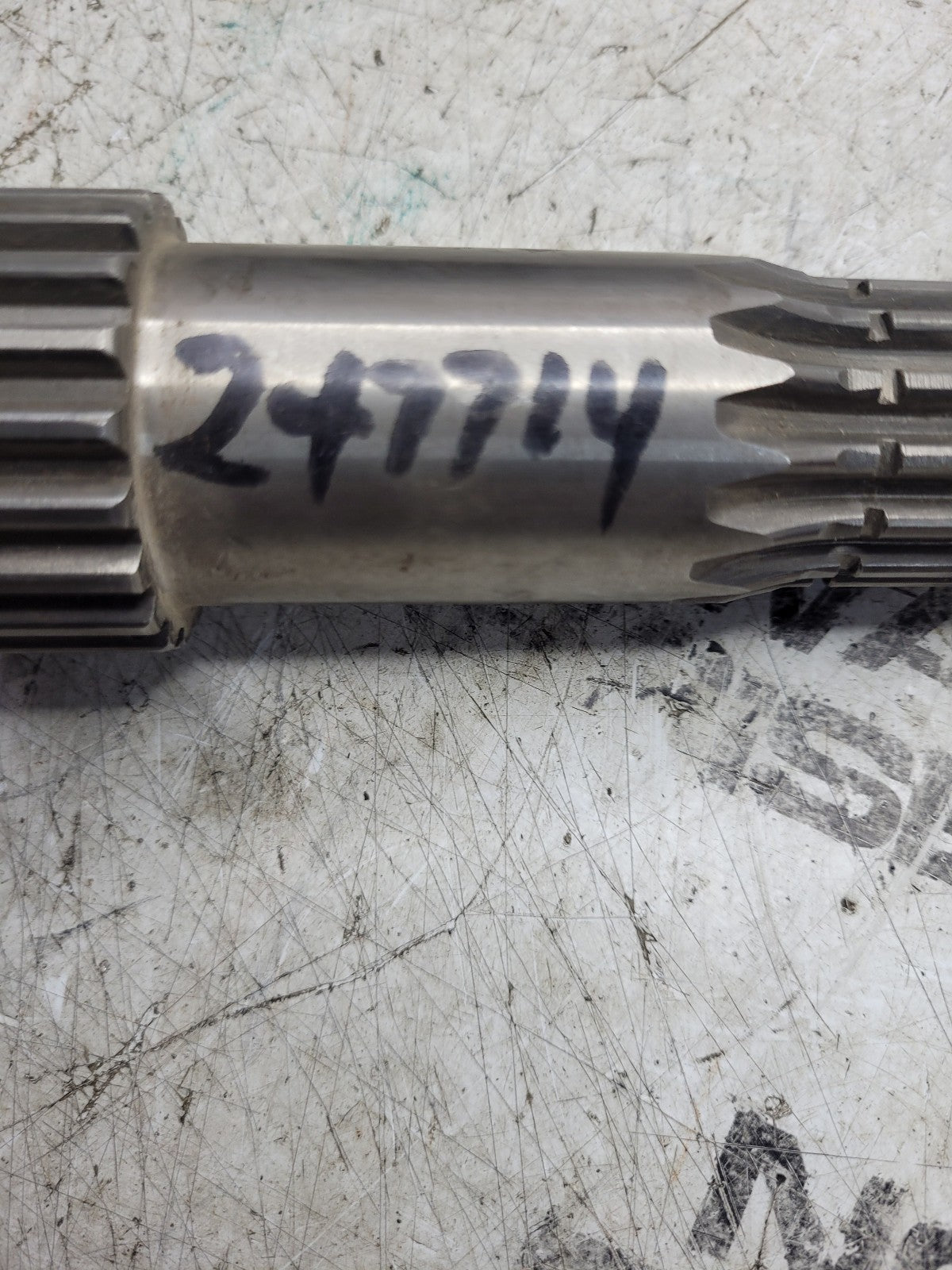 247714 NEW Spicer PUMP DR. SHAFT