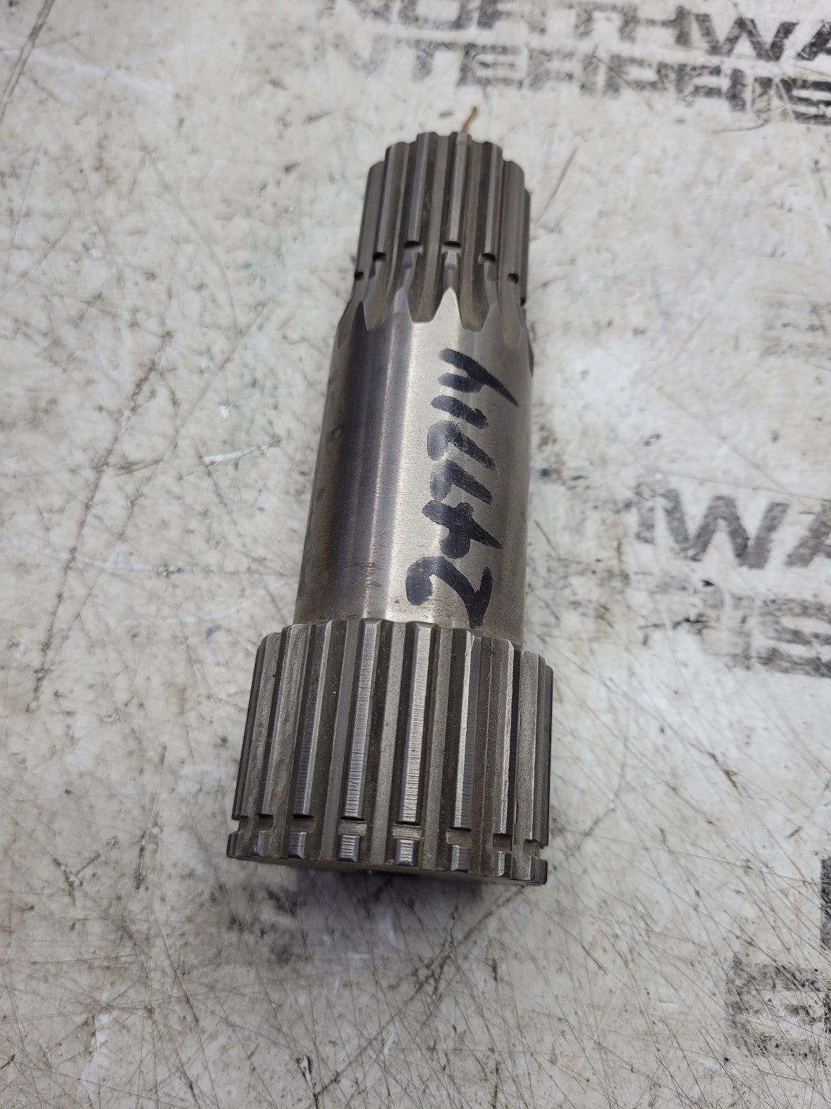 247714 NEW Spicer PUMP DR. SHAFT