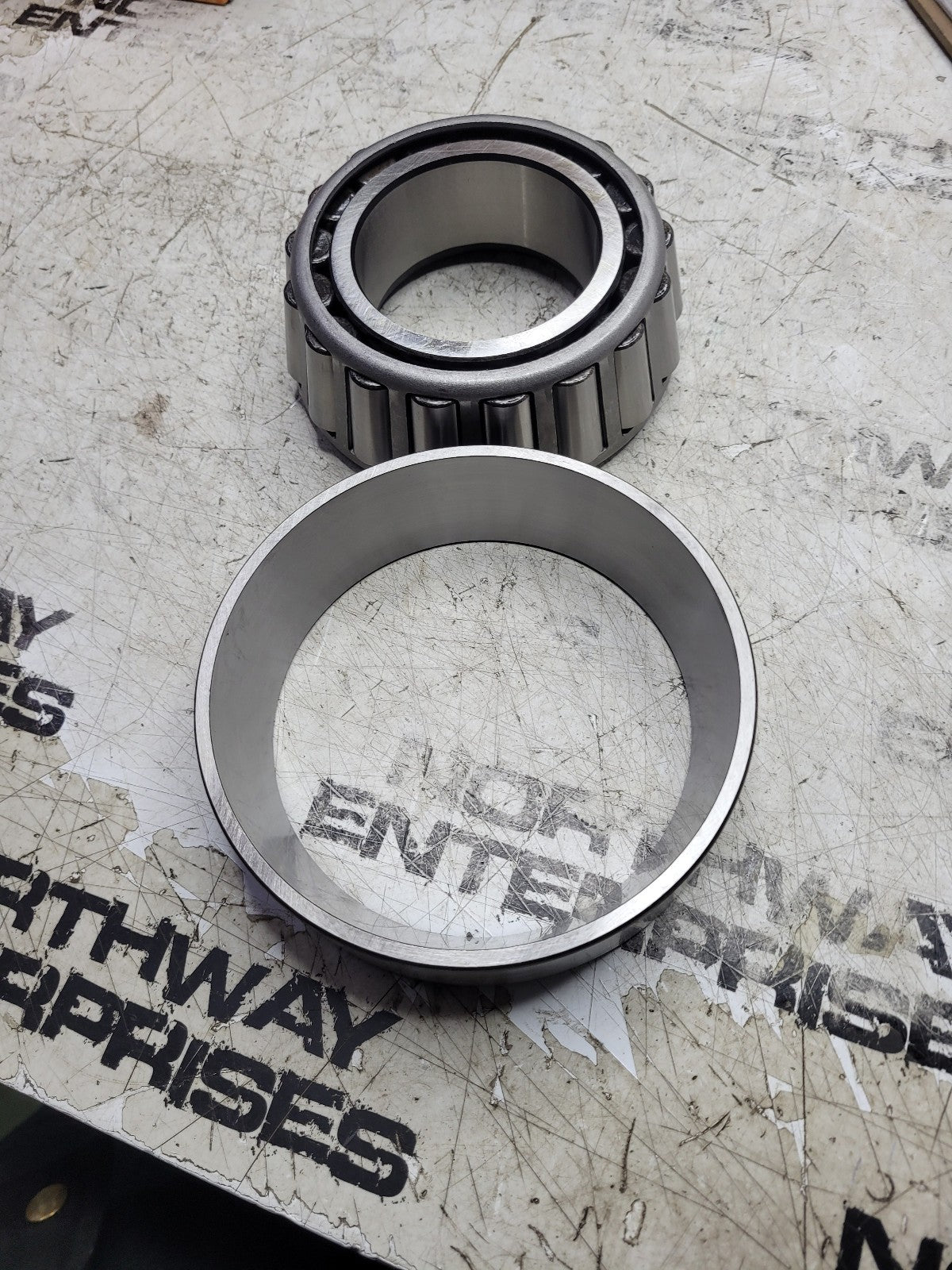 NEW TIMKEN HM212047-20024 BEARING AND RACE ASSEMBLY HM212011-20024