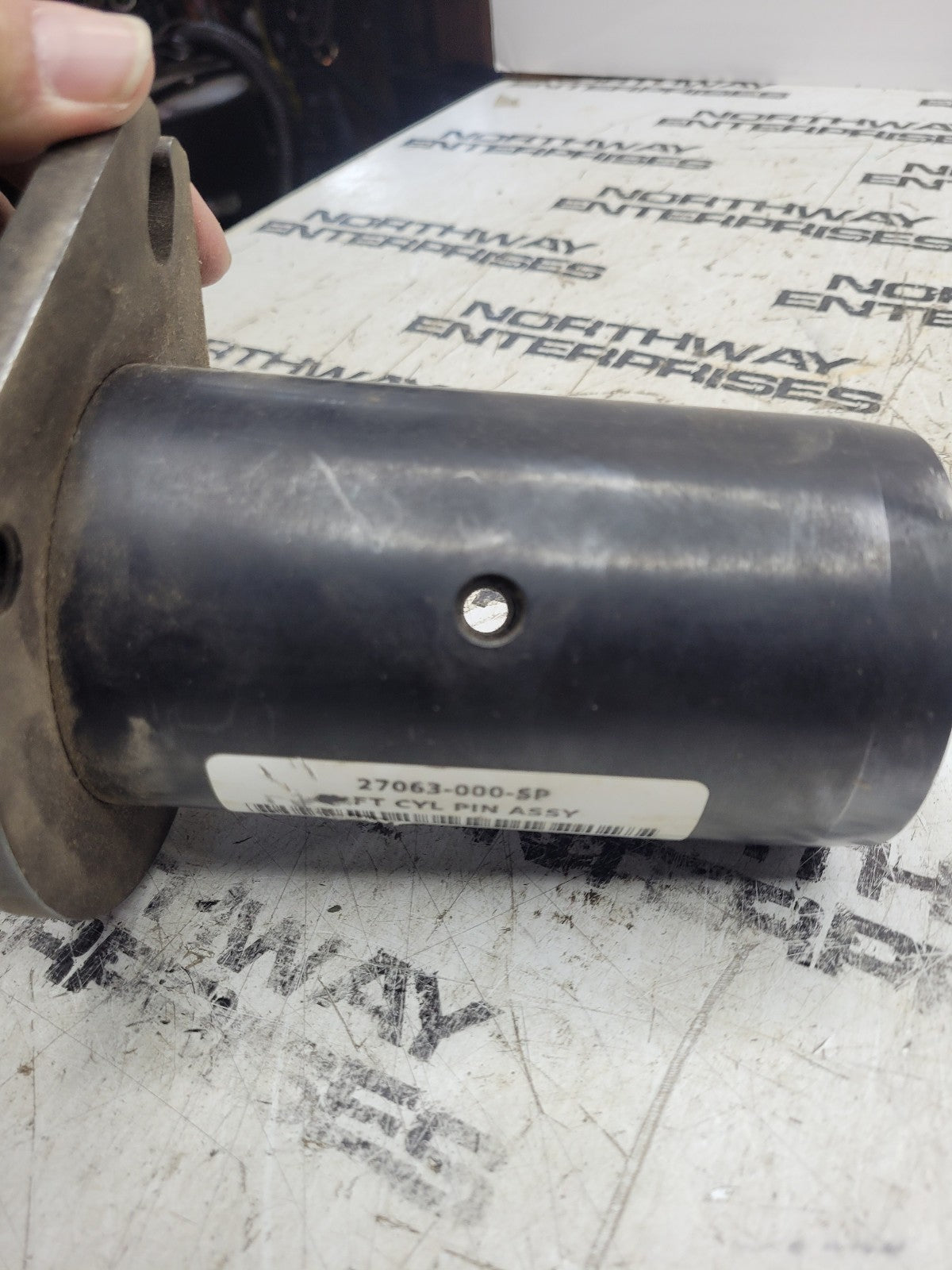 NEW XTREME LIFT CYLINDER PIN ASSY 27063-000-SP