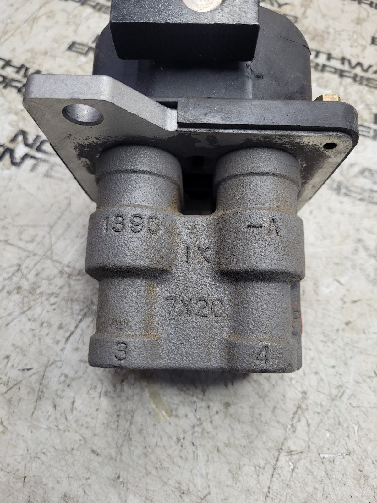 NEW HITACHI 9151782 FLOW CONTROL HYD. VALVE AT216017