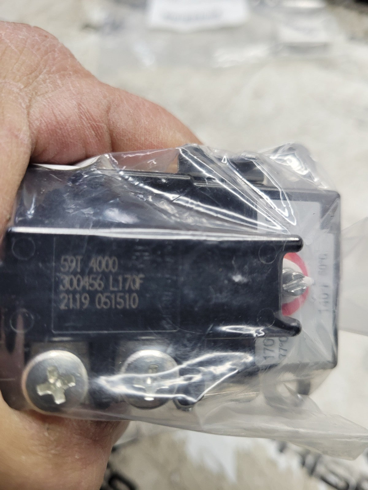 NEW 207481 SWITCH 59T WASTE OIL TEMPERATURE SWITCH 300456 L170F