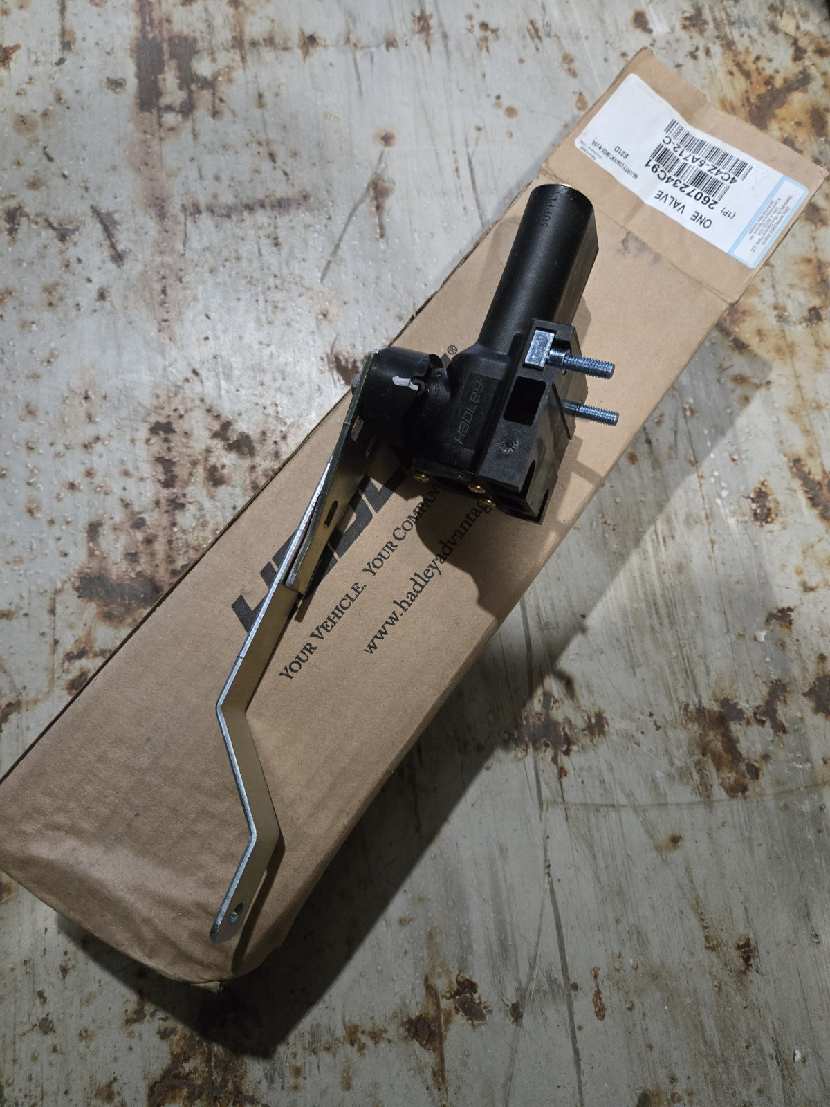 NEW 2607234C91 OEM INTERNATIONAL Leveling Valve International