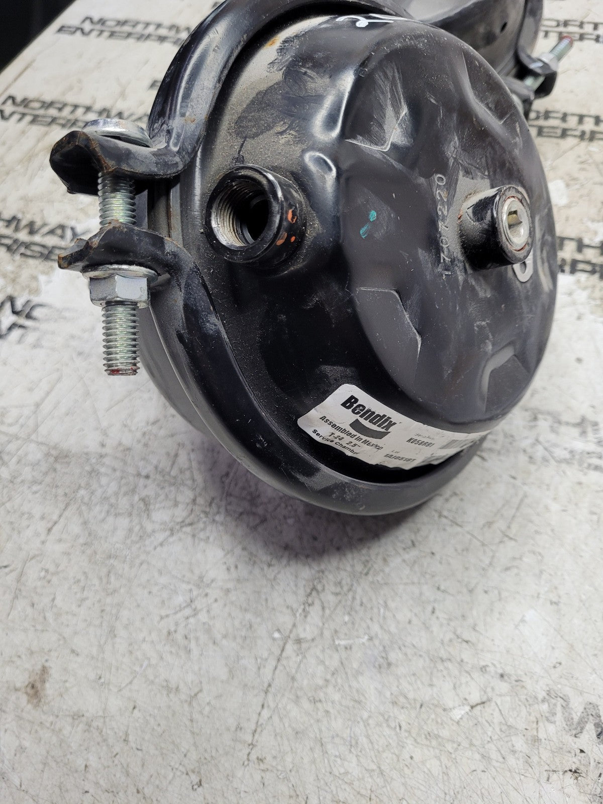 NEW K058691 T-24 BENDIX BRAKE CHAMBER