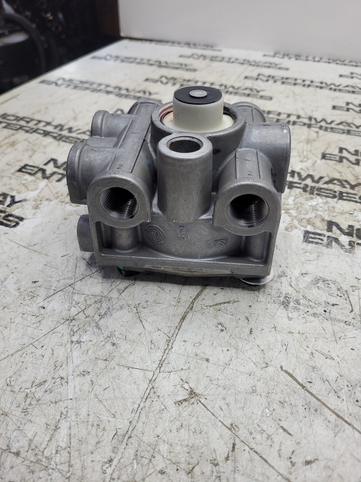 NEW Genuine Bendix R12 Relay Valve 803115