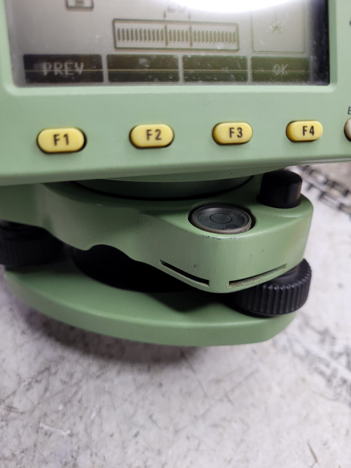 USED TC403 LEICA TOTAL STATION
