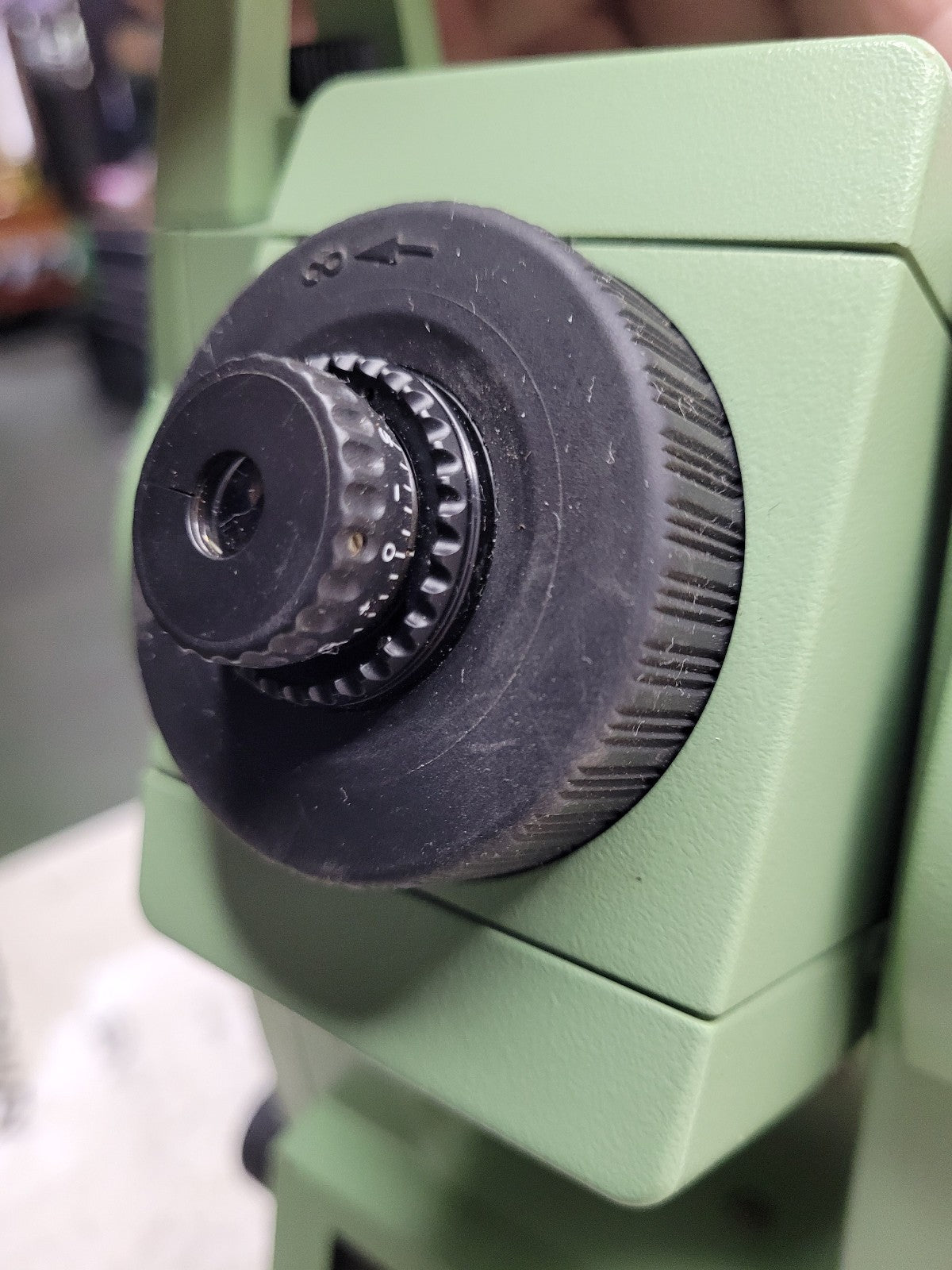 USED TC403 LEICA TOTAL STATION