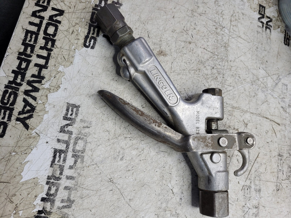 USED Lincoln Industrial 82906 Non-Metered Control Valve, ½" NPT, 1,000 psi