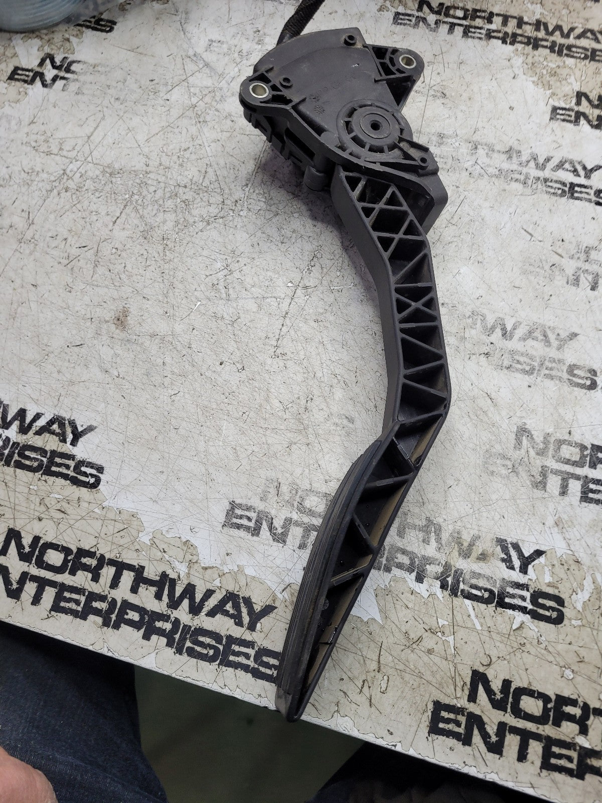 USED 53032794AB THROTTLE PEDAL