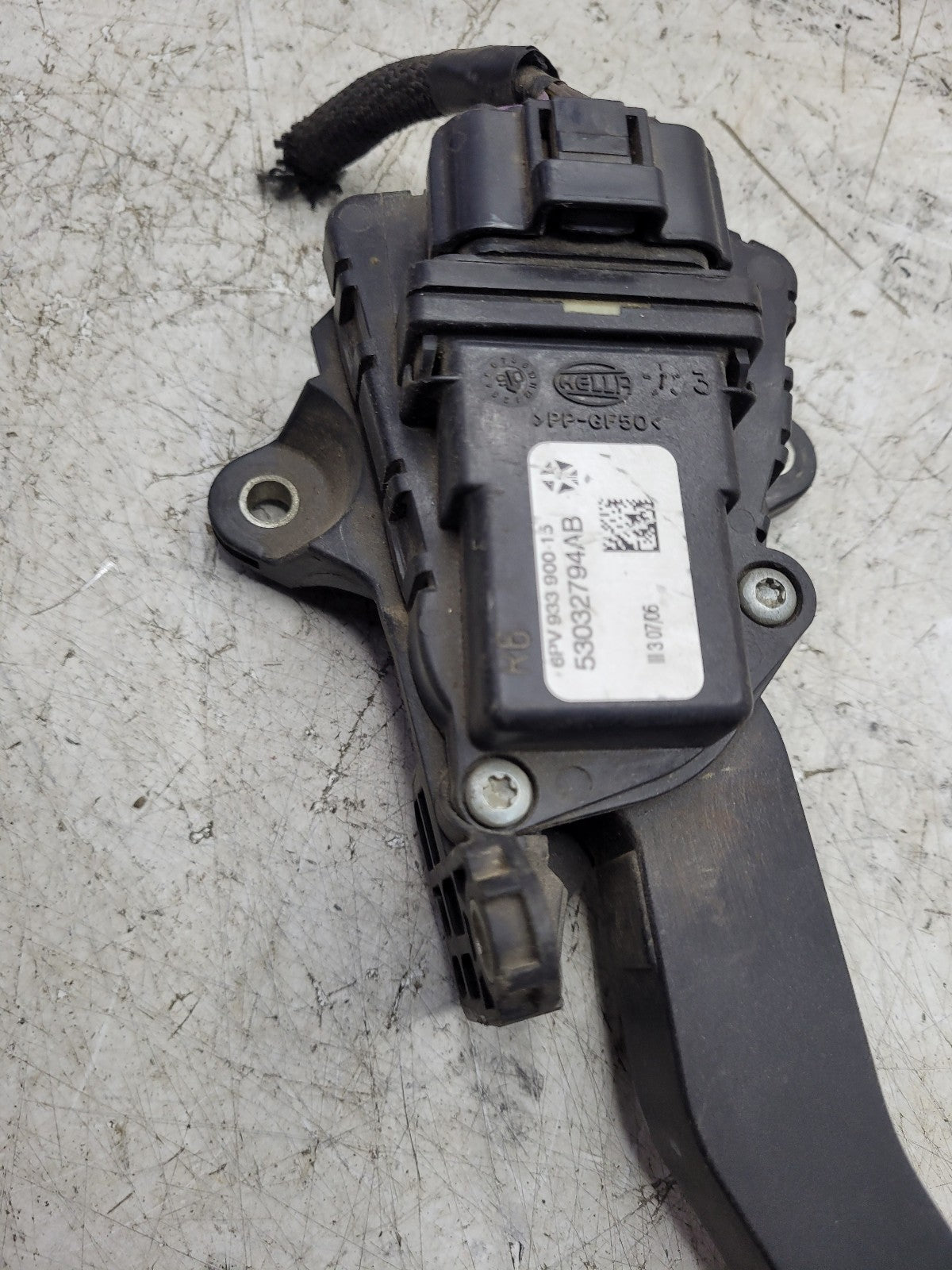 USED 53032794AB THROTTLE PEDAL