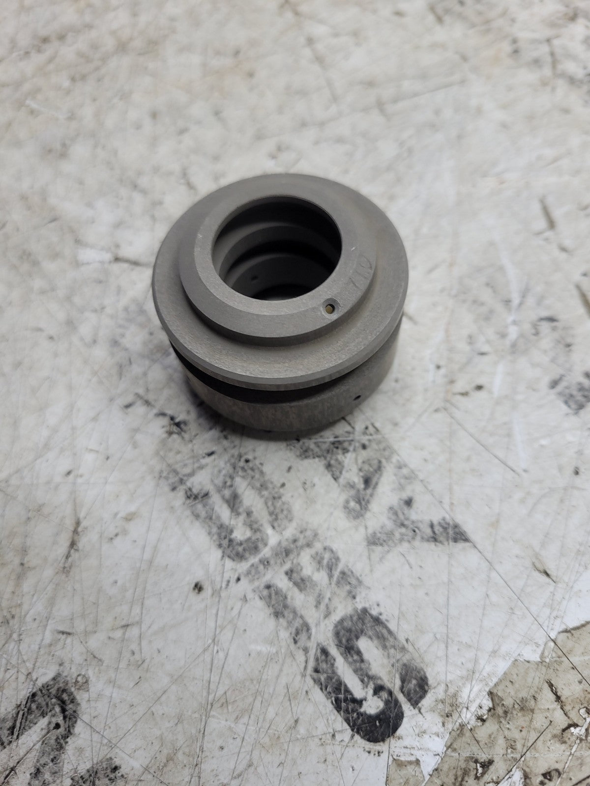 NEW OLD STOCK FSCM 1650-00-065-1187 / 2-43334-1 BUSHING