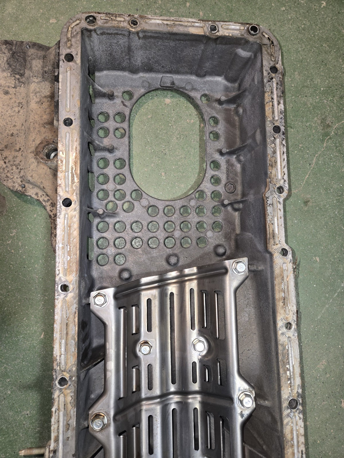 2001-2010 6.6L Duramax Diesel LB7 LLY LBZ LMM Upper Engine Oil Pan 898005231