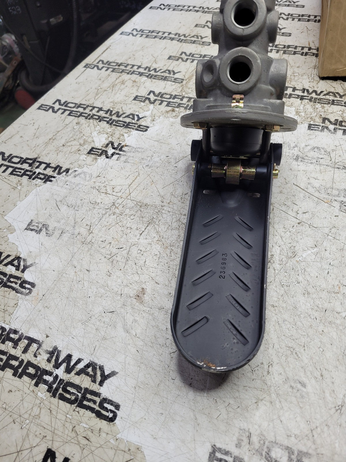 NEW E9197980 9197980 E-2 Foot Brake Valve