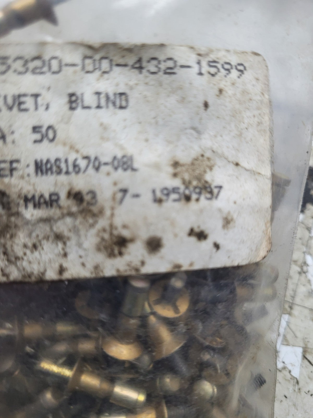 NEW OLD STOCK LOT OF 200 RIVETS 5320-00-432-1599