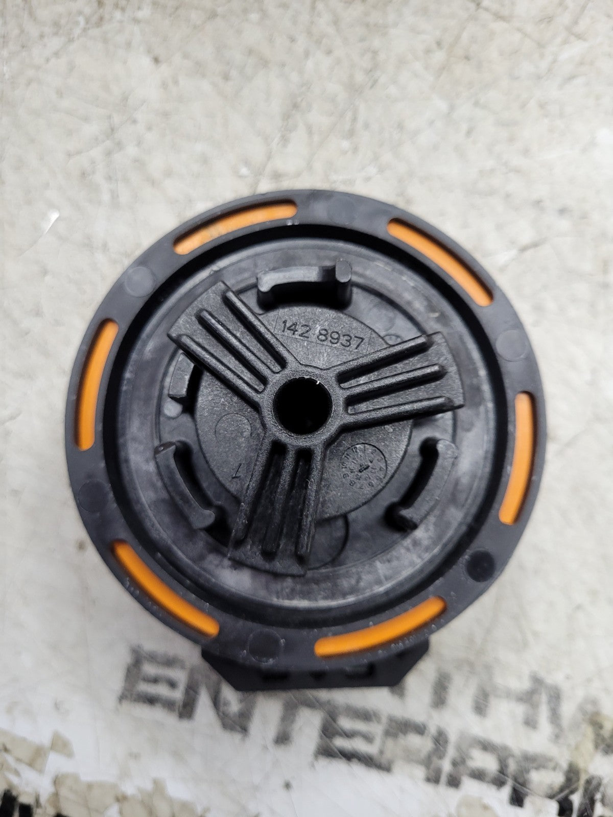 NEW CAT 142-8937: Lockable Non Vent Cap 1428937