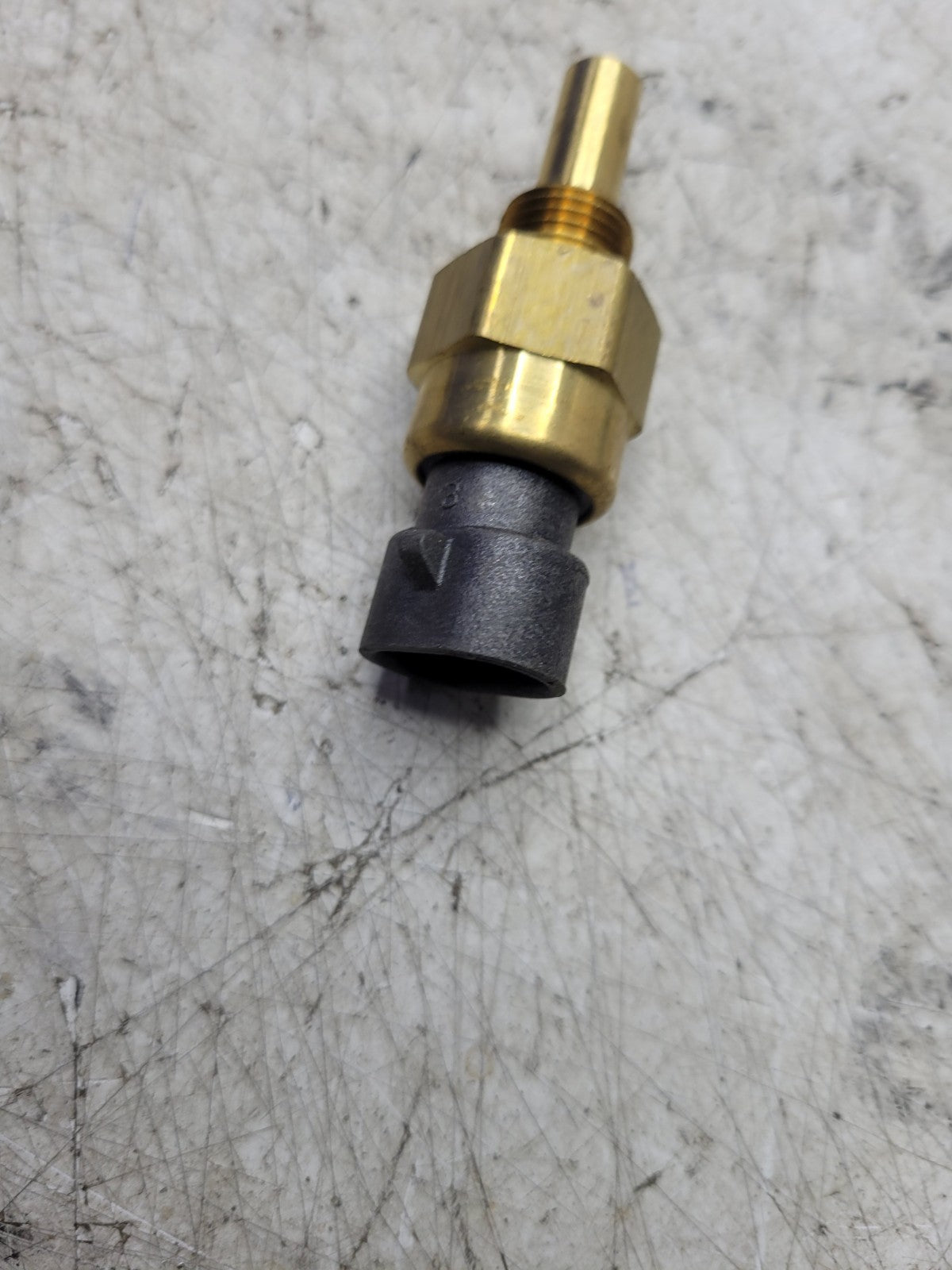 RE38310 JOHN DEERE TEMPERATURE SENSOR