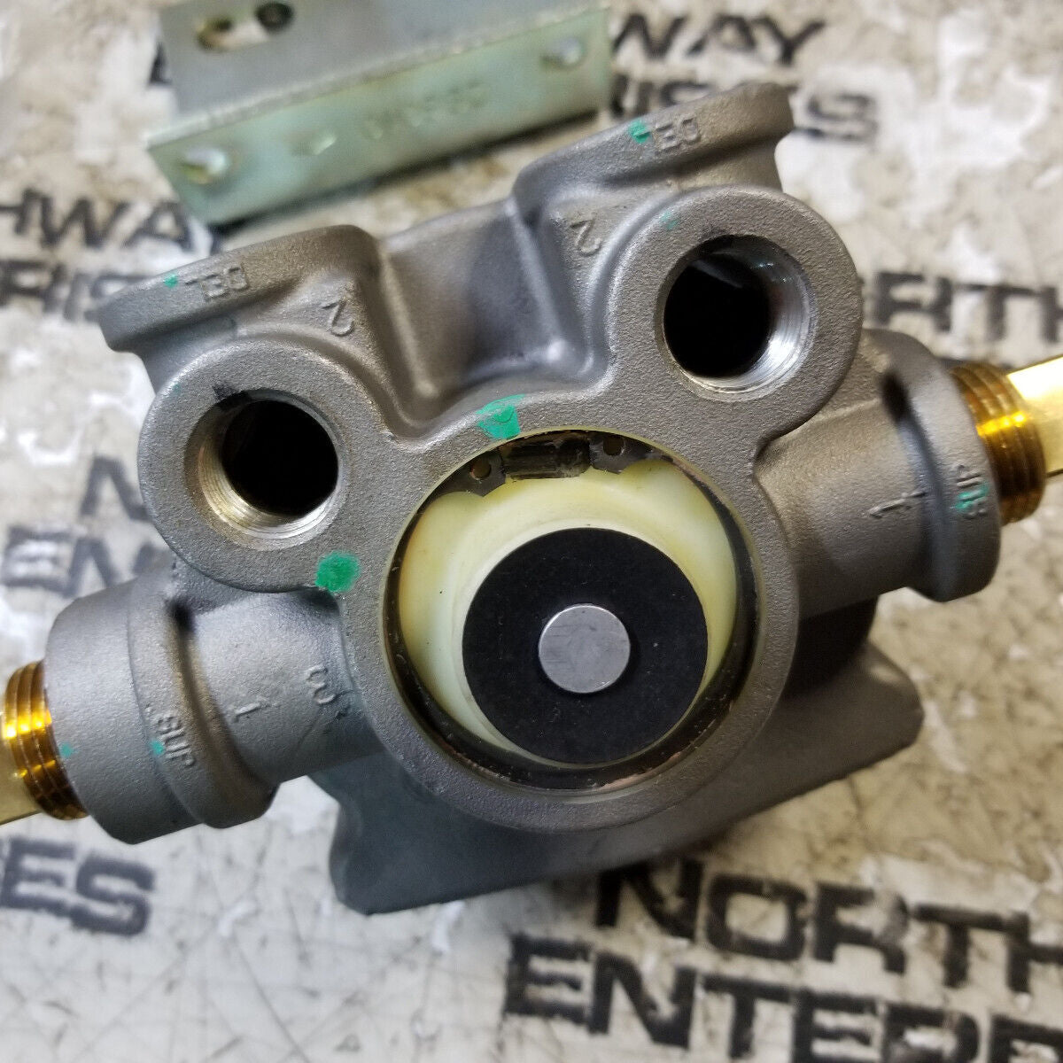 Bendix Brake Relay Valve T-298525-a – Northway Enterprises Ltd.