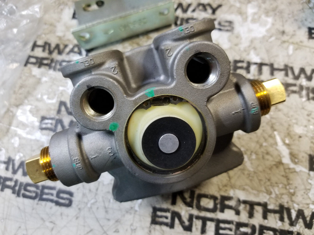 Bendix Brake Relay Valve T-298525-a