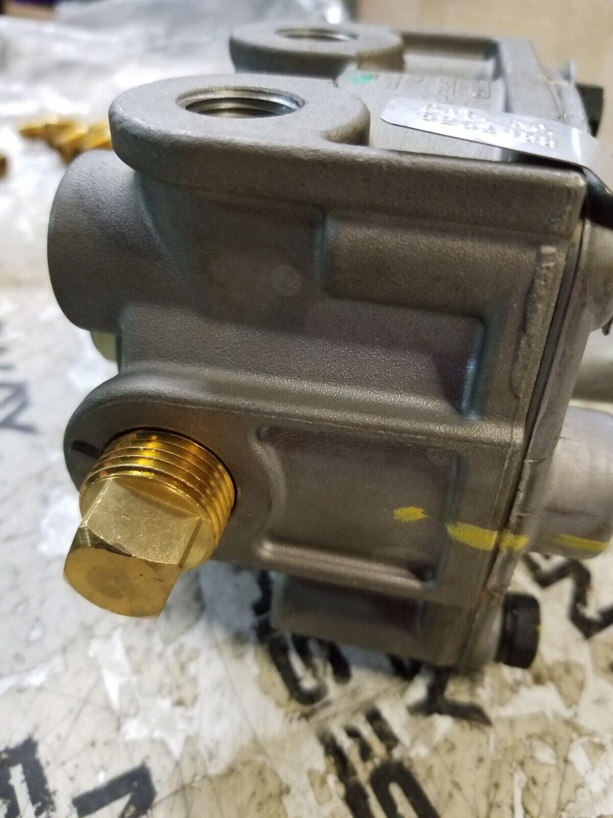 Bendix Brake Relay Valve T-298525-a