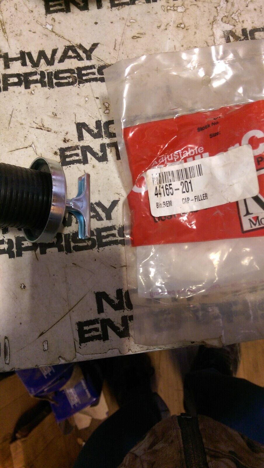 Peterbilt Oil Fill Cap 1-1/2" ID: 44165-201